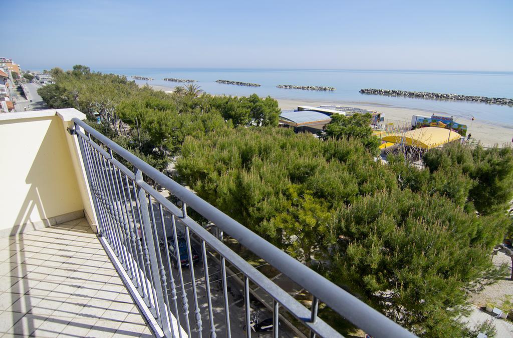 Hotel Capital Cupra Marittima Oda fotoğraf