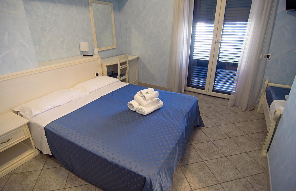 Hotel Capital Cupra Marittima Oda fotoğraf