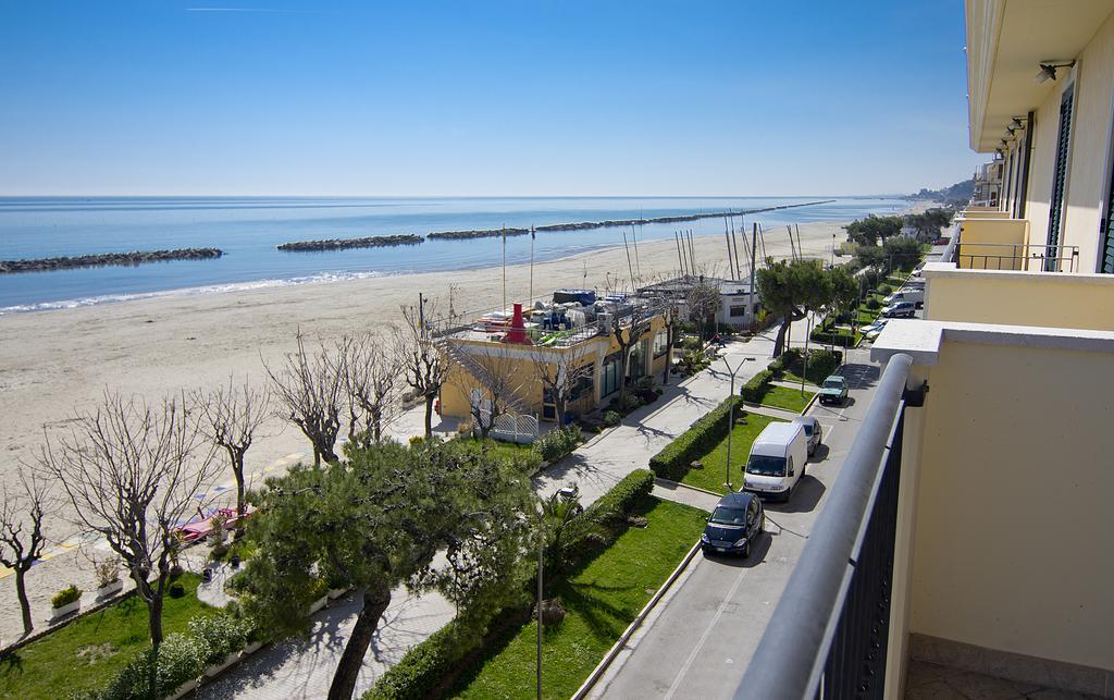 Hotel Capital Cupra Marittima Oda fotoğraf